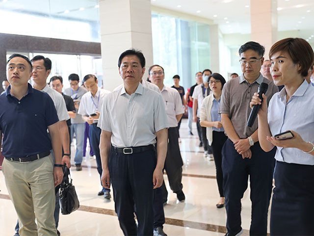 萍鄉市海綿產業產品推介會會議代表至我公司現場參觀考察
